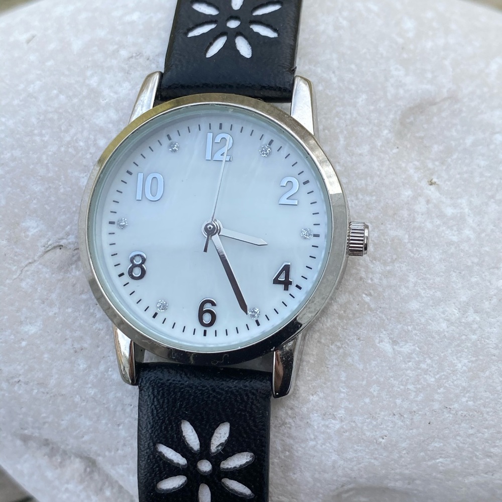Black floral watch with crystal accents faux leather with white flowers - Picture 2 of 10